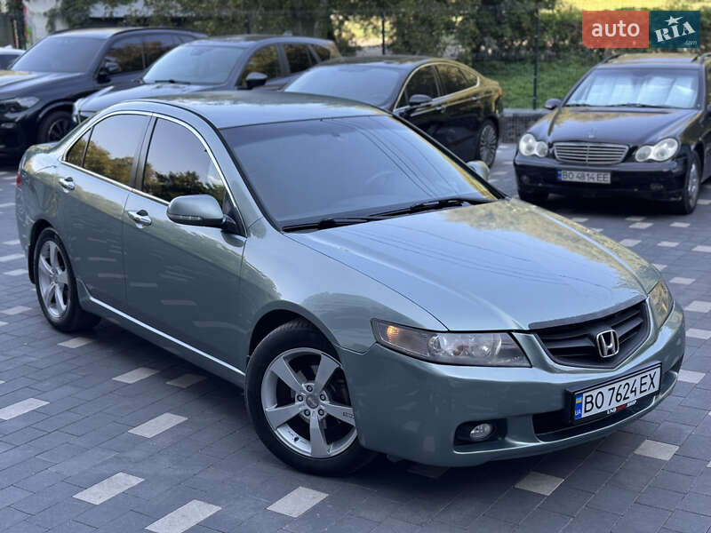 Седан Honda Accord 2004 в 