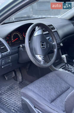 Седан Honda Accord 2004 в 