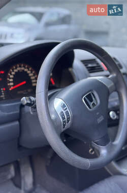 Седан Honda Accord 2004 в 