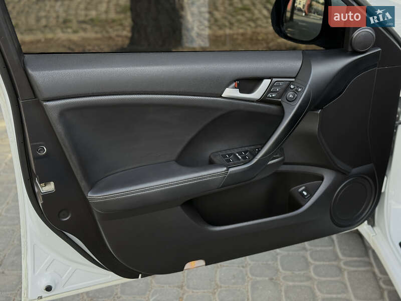 Седан Honda Accord 2012 в Кропивницком