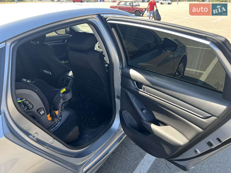 Седан Honda Accord 2019 в Киеве