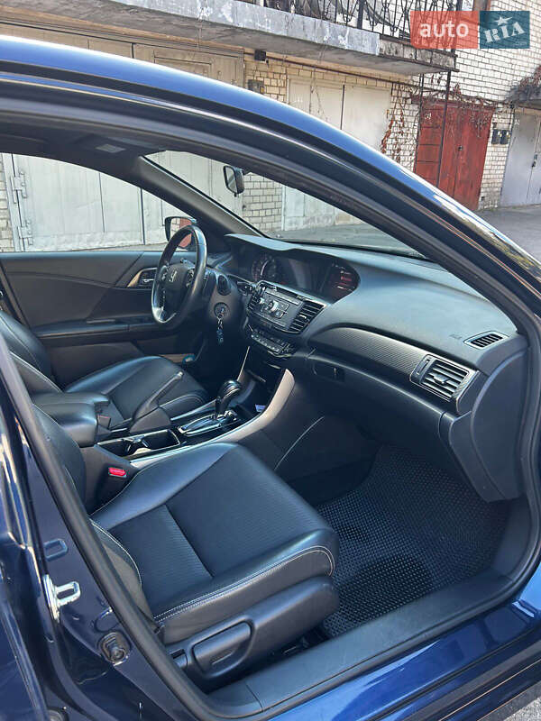 Седан Honda Accord 2016 в Киеве