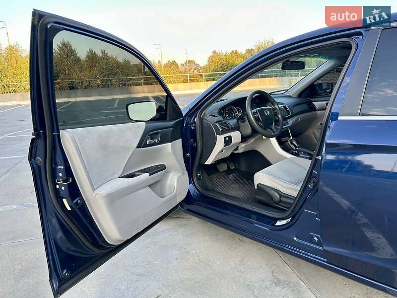 Седан Honda Accord 2013 в Киеве