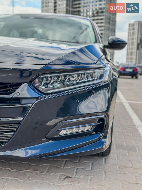 Седан Honda Accord 2019 в Киеве