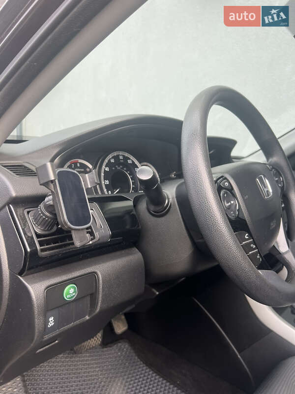 Седан Honda Accord 2016 в Ужгороді
