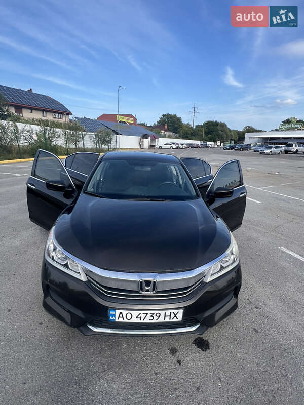 Седан Honda Accord 2016 в Ужгороді