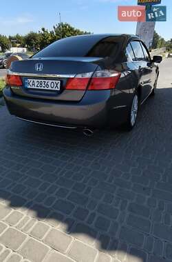 Седан Honda Accord 2015 в 