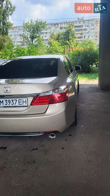Седан Honda Accord 2013 в Талалаевке