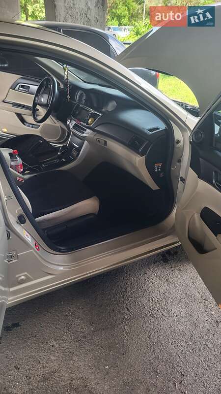 Седан Honda Accord 2013 в Талалаевке
