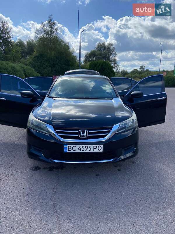 Седан Honda Accord 2015 в Дрогобичі