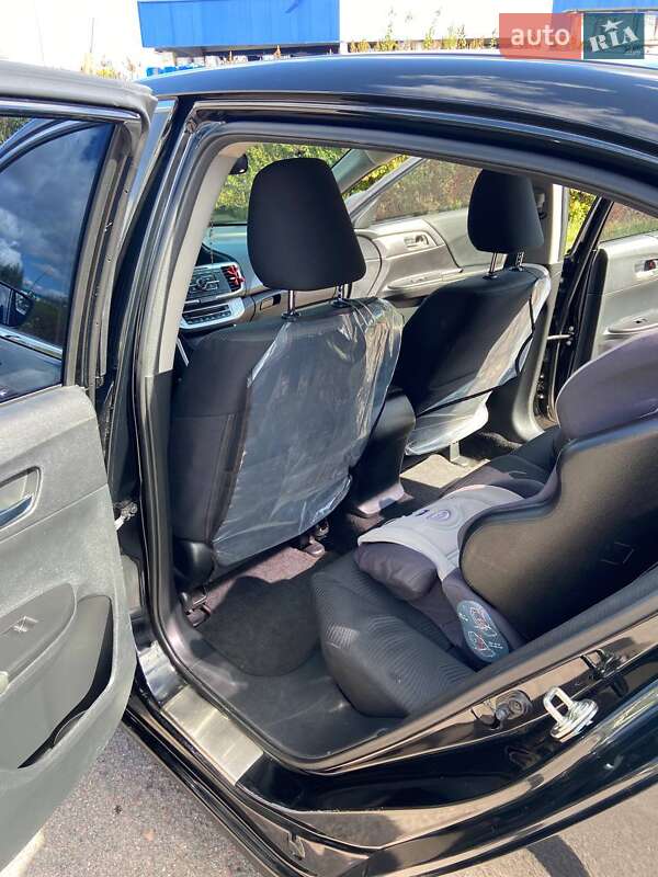 Седан Honda Accord 2015 в Дрогобичі