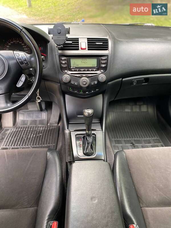 Седан Honda Accord 2007 в Остроге