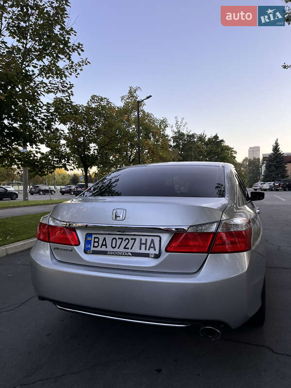 Седан Honda Accord 2013 в Днепре