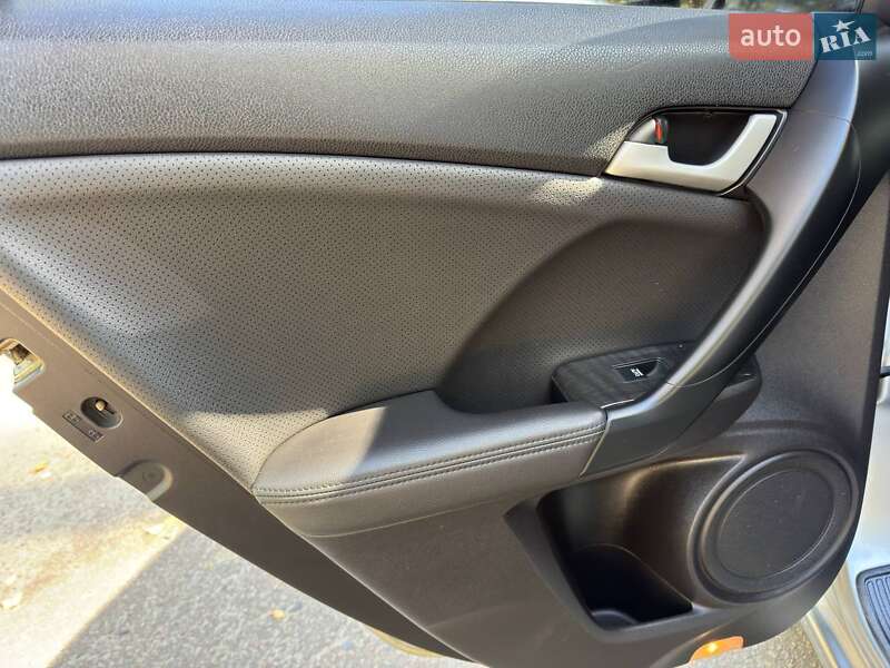 Седан Honda Accord 2011 в Ахтырке