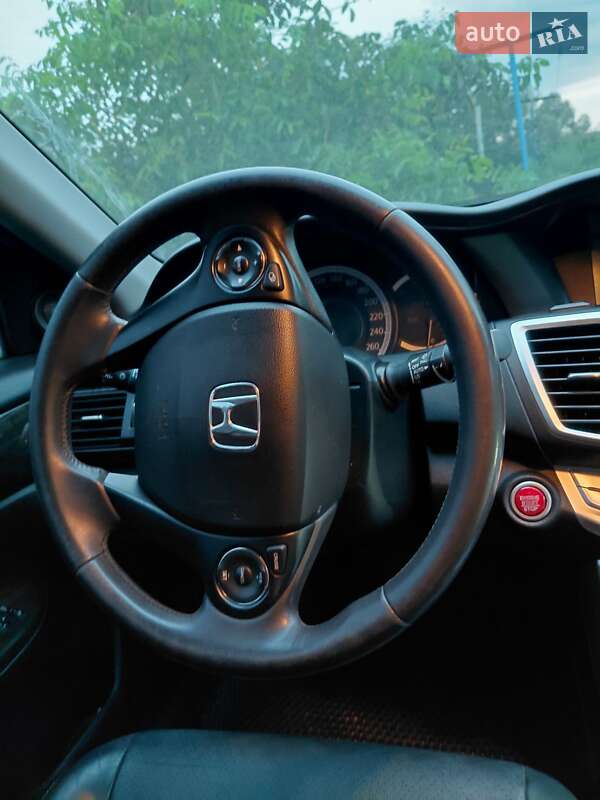 Седан Honda Accord 2013 в Сребном