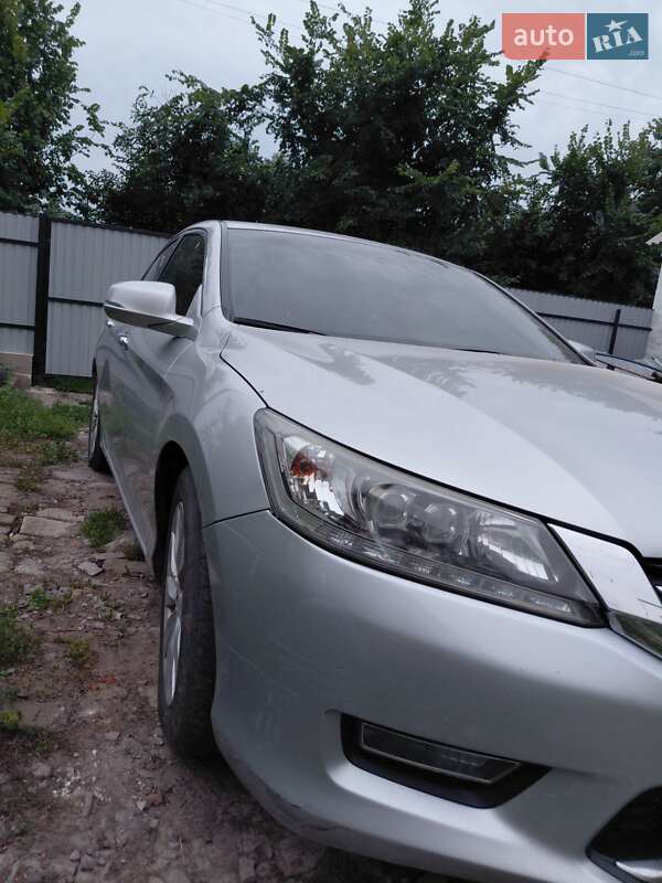 Седан Honda Accord 2013 в Сребном
