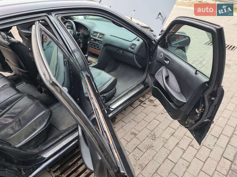 Седан Honda Accord 1994 в Чернівцях