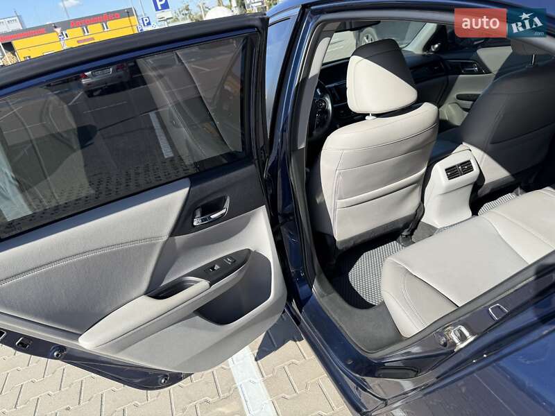 Седан Honda Accord 2015 в Києві