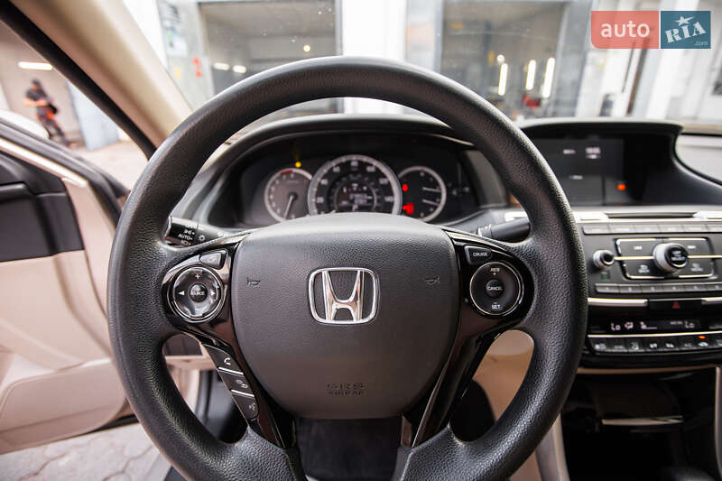 Седан Honda Accord 2016 в Чернівцях
