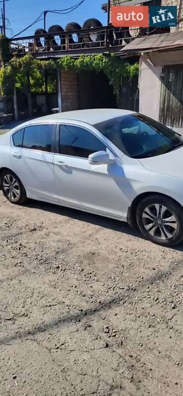 Седан Honda Accord 2013 в Києві