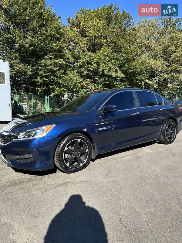 Седан Honda Accord 2016 в Львові