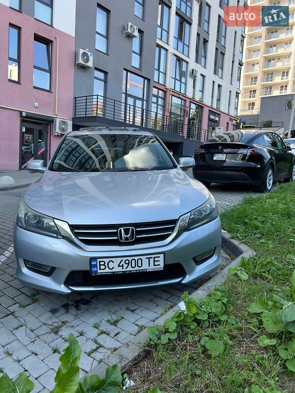 Седан Honda Accord 2013 в Львове