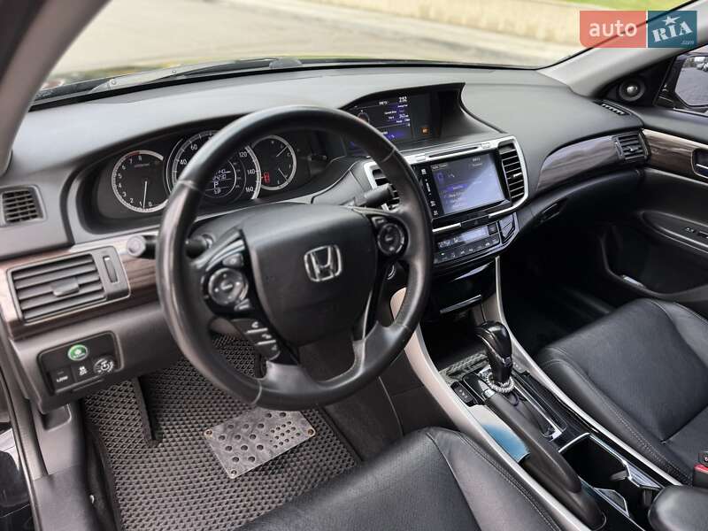 Седан Honda Accord 2015 в Днепре