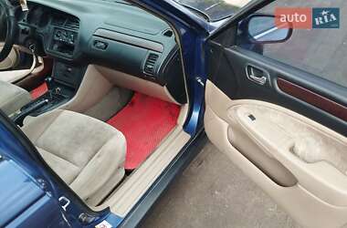 Седан Honda Accord 2000 в 