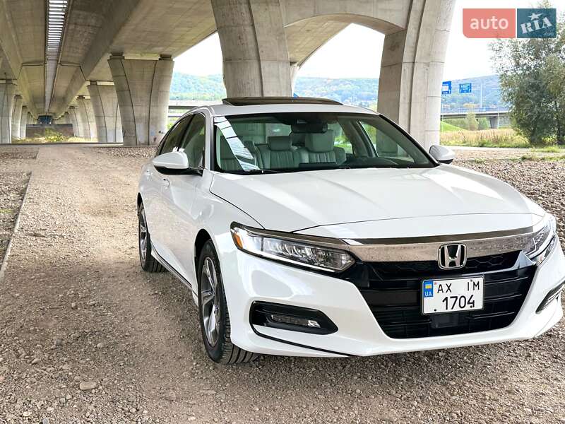 Седан Honda Accord 2018 в Киеве