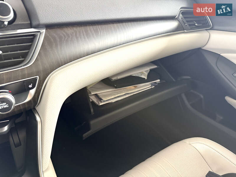 Седан Honda Accord 2018 в Киеве