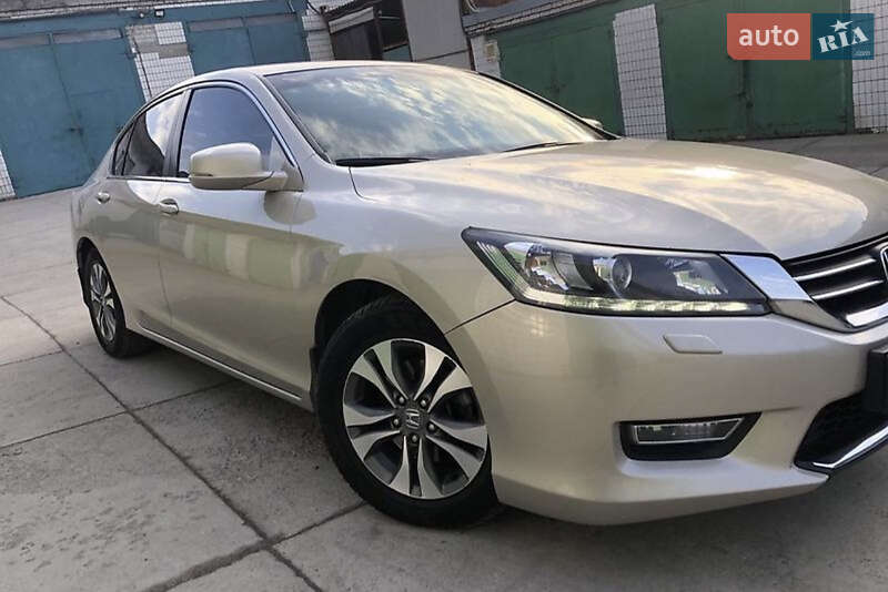 Седан Honda Accord 2013 в Тернополе