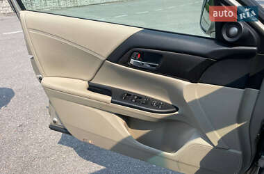 Седан Honda Accord 2013 в 