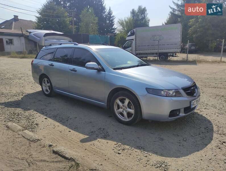 Універсал Honda Accord 2004 в  фото Універсал Honda Accord 2004 в