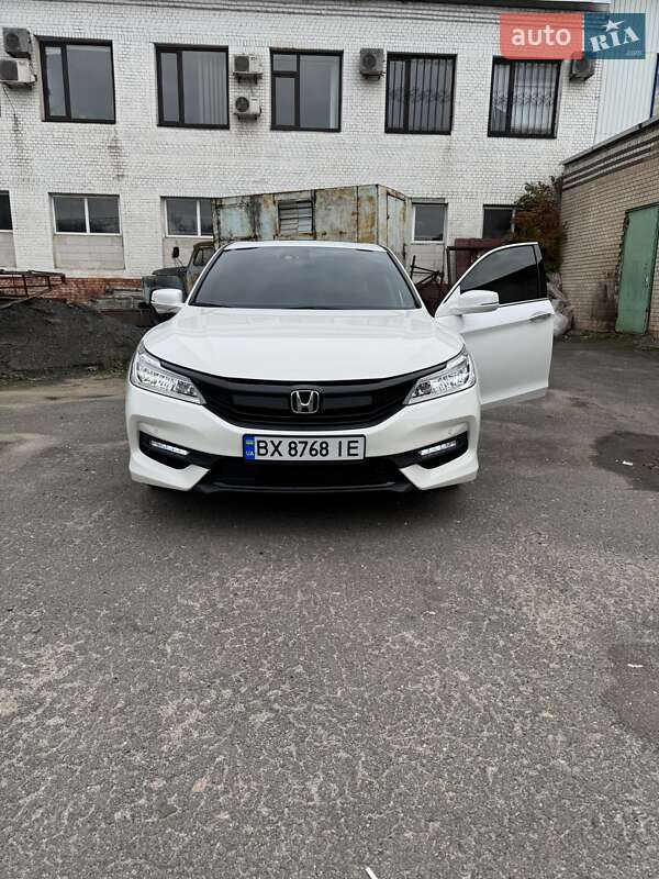 Седан Honda Accord 2015 в Хмельницком