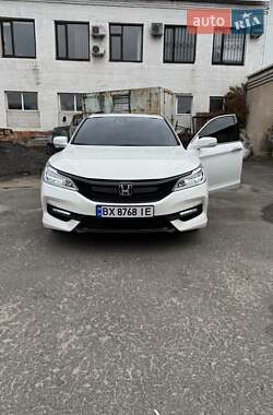 Седан Honda Accord 2015 в 