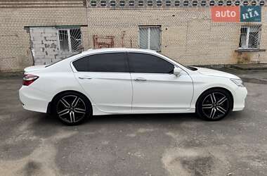 Седан Honda Accord 2015 в 