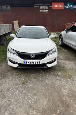 Седан Honda Accord 2015 в 