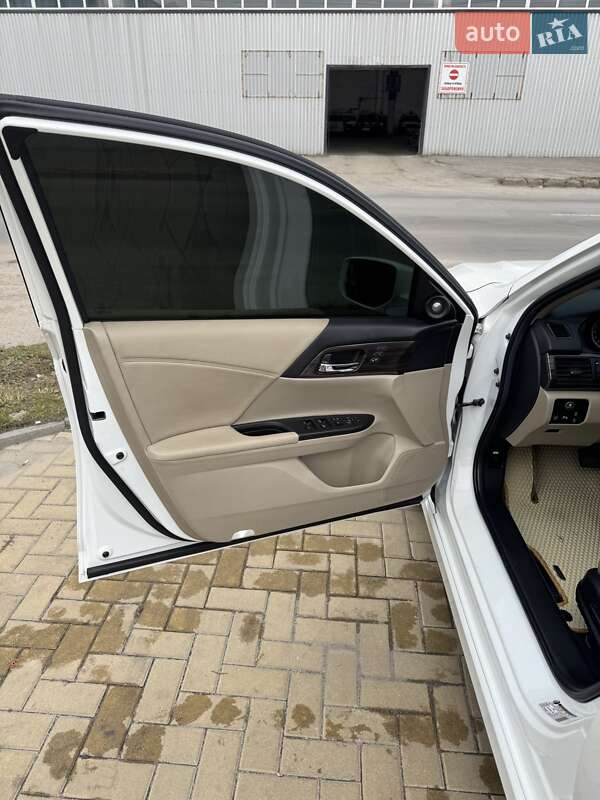 Седан Honda Accord 2015 в Хмельницком