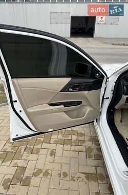 Седан Honda Accord 2015 в 