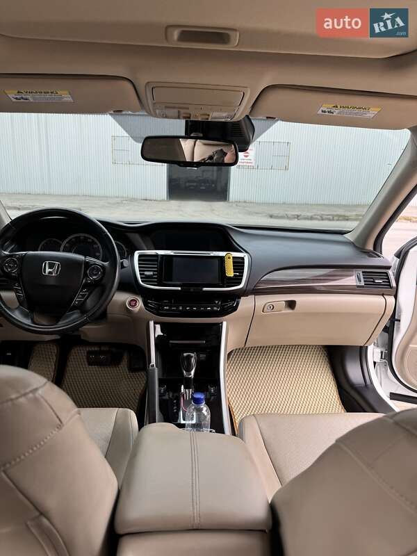 Седан Honda Accord 2015 в Хмельницком