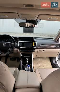 Седан Honda Accord 2015 в 