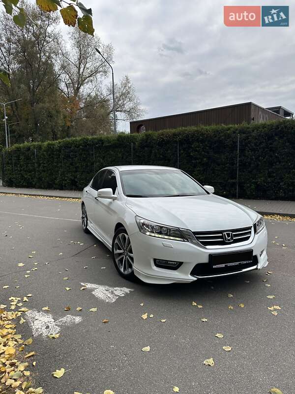 Седан Honda Accord 2013 в Києві