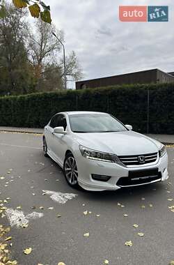Седан Honda Accord 2013 в 