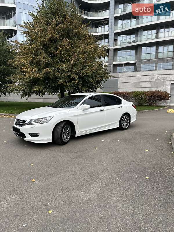 Седан Honda Accord 2013 в Києві