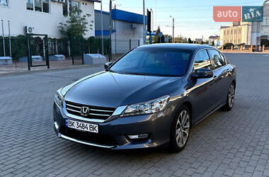 Седан Honda Accord 2013 в 