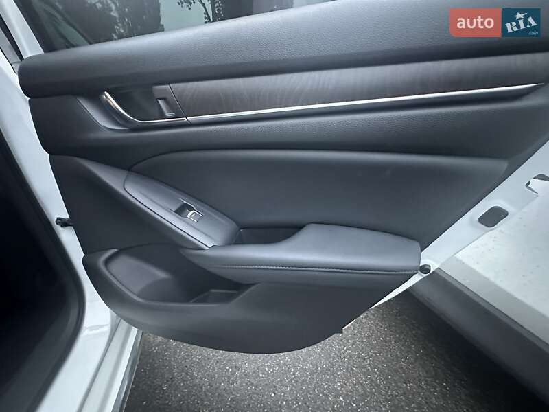 Седан Honda Accord 2018 в Киеве фото 14 Седан Honda Accord 2018 в Киеве