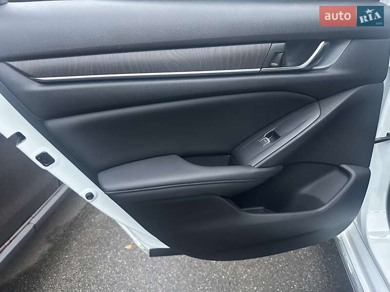 Седан Honda Accord 2018 в Киеве фото 18 Седан Honda Accord 2018 в Киеве
