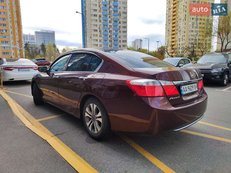 Седан Honda Accord 2014 в Киеве