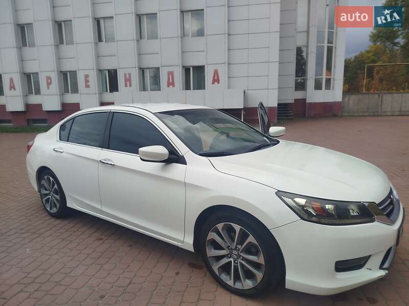 Седан Honda Accord 2015 в 