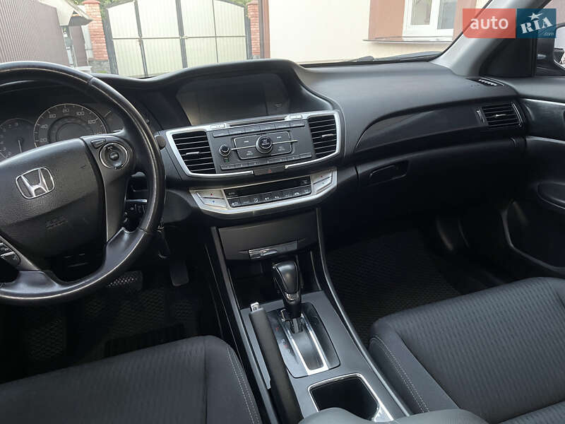 Седан Honda Accord 2013 в Тульчине